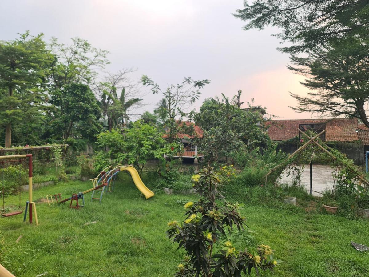 Kampung Istal Villa Pamijahan Bogor Exterior foto