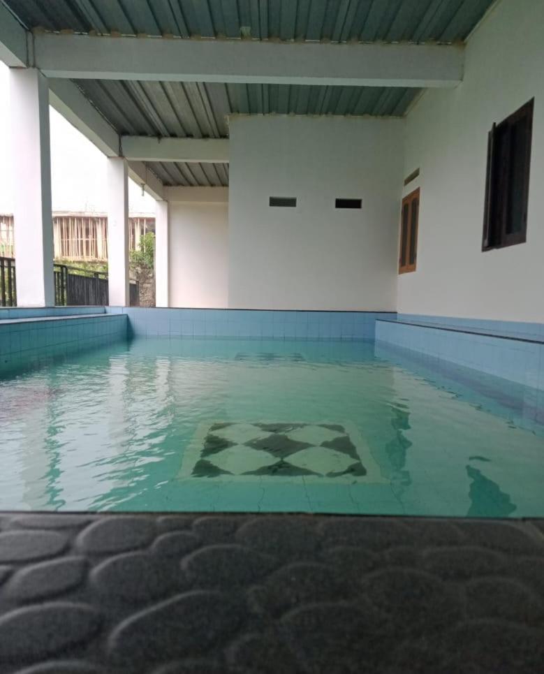 Kampung Istal Villa Pamijahan Bogor Exterior foto